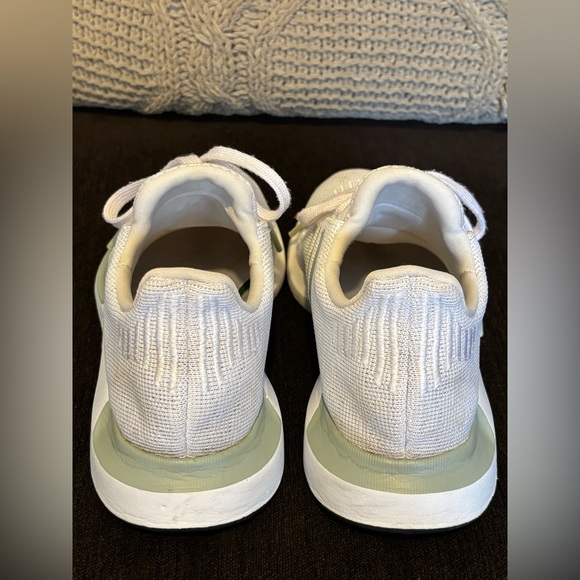 Adidas White and Light Green Running Shoes talla 6 U.S. - Picture 7 of 12